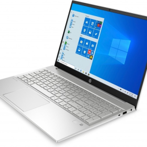 Ordinateur portable gris HP 15-EH1003NK ouvert sur une surface blanche, écran d'accueil Windows 10 affiché, clavier et pavé tactile visibles.
