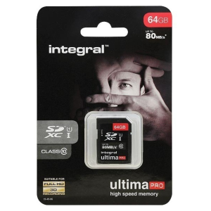 Carte SDXC INTEGRAL ULTIMA PRO 64GB noire dans un emballage avec texte blanc/rouge, main encadrant l'œil ; disponible à Saint-Georges-de-l'Oyapock.